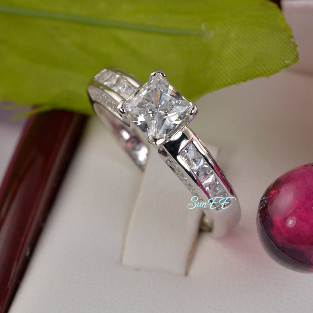 NEW WOMENS 925 STERLING SILVER ENGAGEMENT RING WEDDING DIAMOND SET RING - Picture 4 of 4